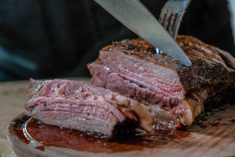 Noże do steków. Nieodłączny element udanych spotkań przy grill